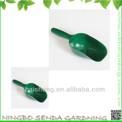 Plastic soil scooper